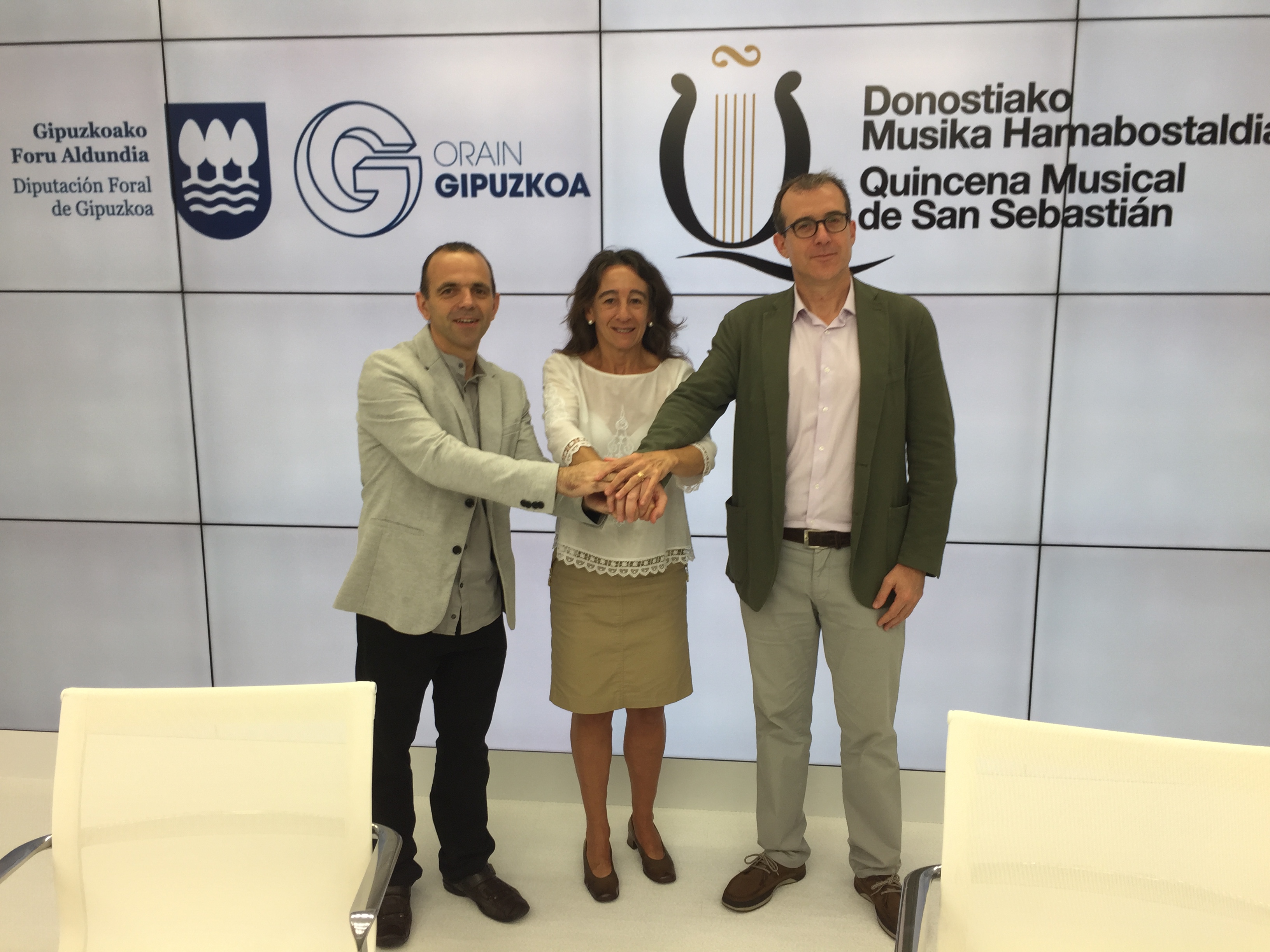 Marisol Garmendia, junto a Patrick Alfaya, presentado el acuerdo entre Lurraldebus y Quincena Musical