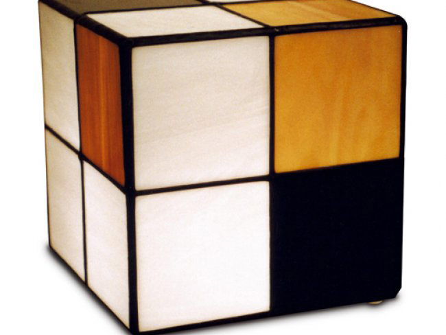 Lámpara cúbica formada por cuadrados