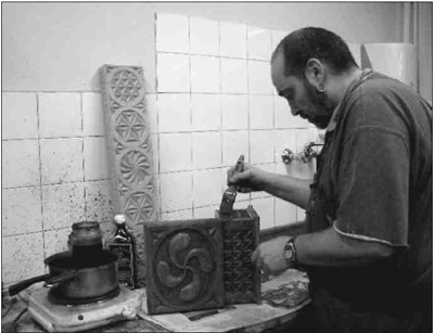 Lander Urkia trabajando