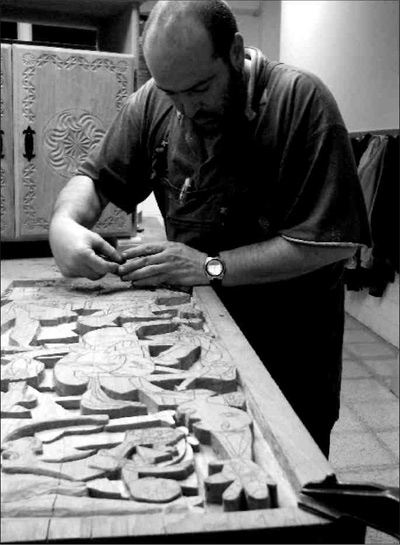 Lander Urkia trabajando