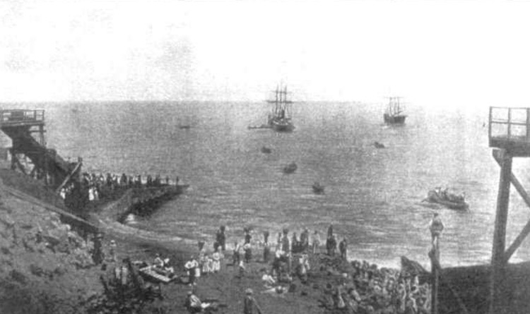 Emakumeak minerala ontziraleku batera garraiatzen