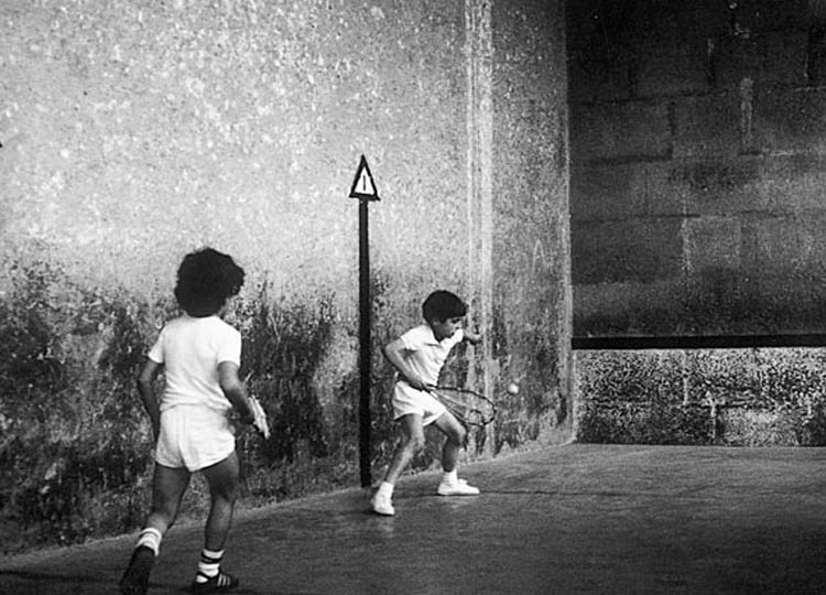 Niños jugando al Xare