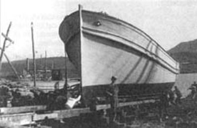 Botadura de un barco en los astilleros San Roque