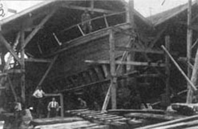 Proceso de colocación del forro del casco