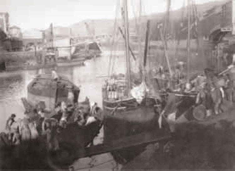 Descarga de carbón en la ría de Bilbao