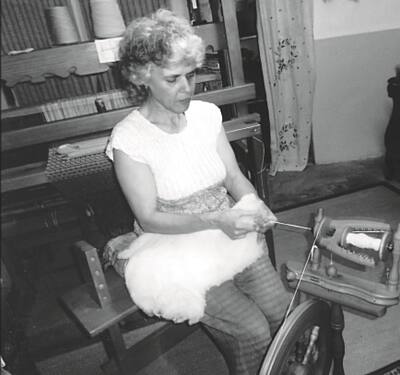 Carmen ber Mutrikuko tailerrean lanean. (Argazkia: Yulen Zabaleta)