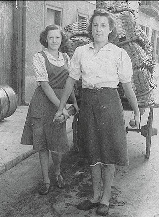 Juanita eta Trini Larrañaga