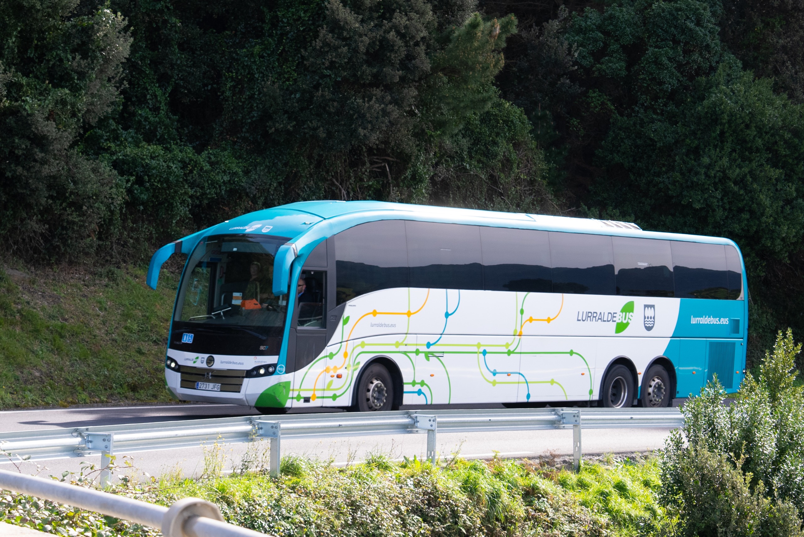 #language('DGN-THE-viewImage') Mugikortasuneko, Turismoko eta Lurralde Antolaketako Departamentuak zerbitzu bereziak jarriko ditu eta Lurraldebuseko lineak indartuko ditu Kilometroak -era joateko