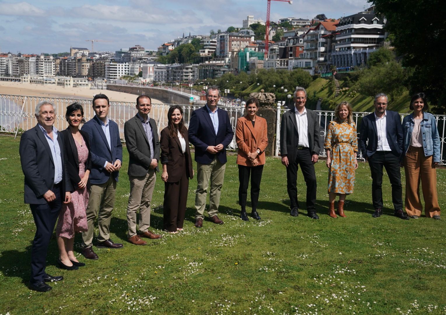 Hizlariak eta foru arduradunak.