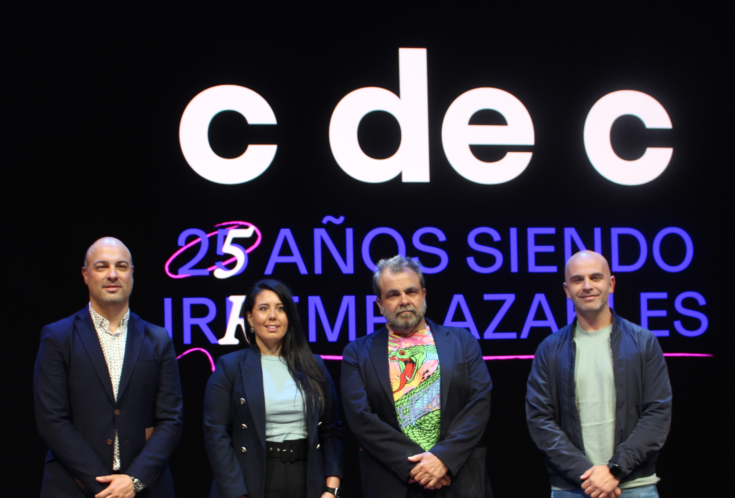 La diputada de Movilidad, Turismo y Ordenación del Territorio, Azahara Domínguez, ha inaugurado la 25 edición del Club de Creativos en el Kursaal