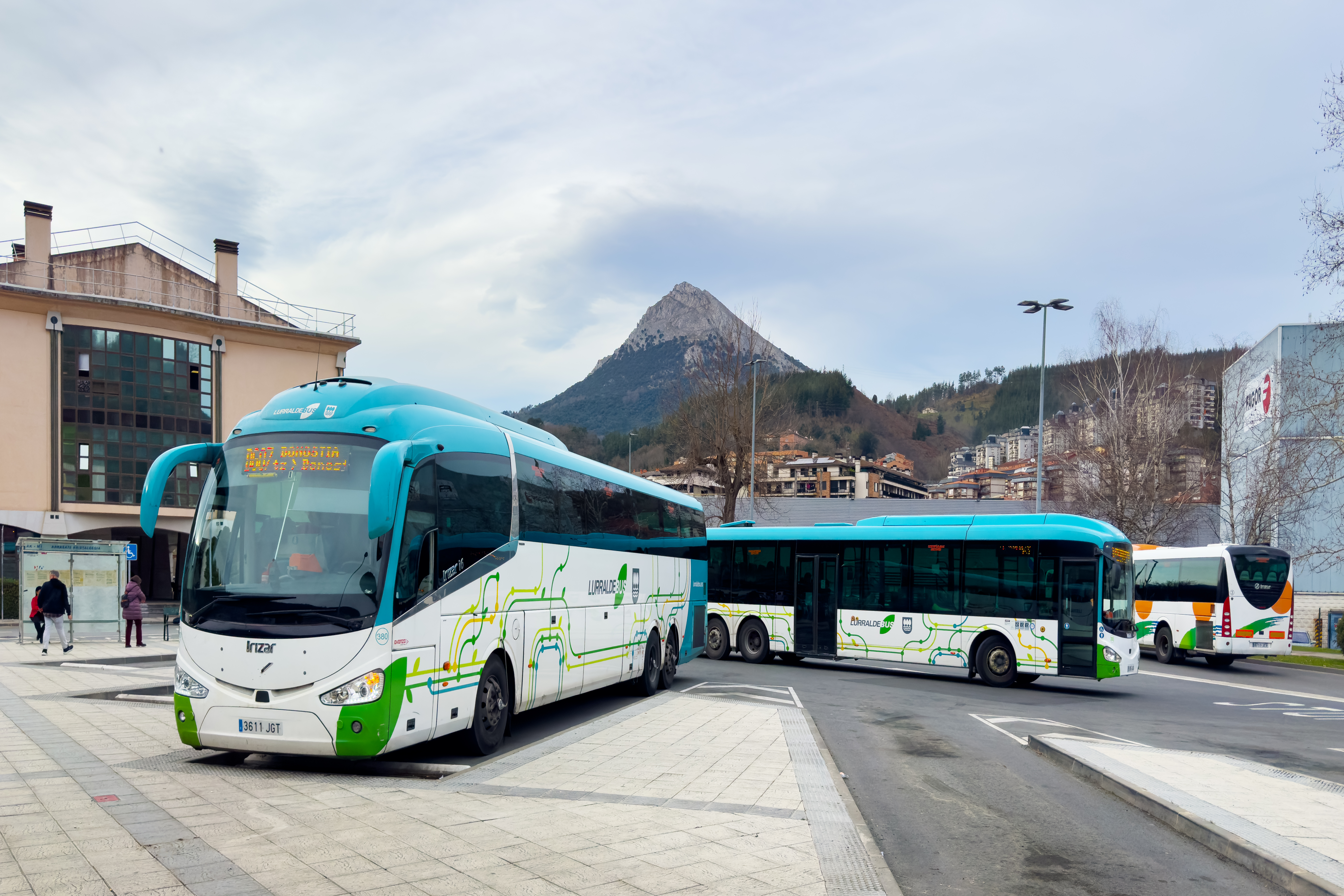 Lurraldebuseko autobusak...