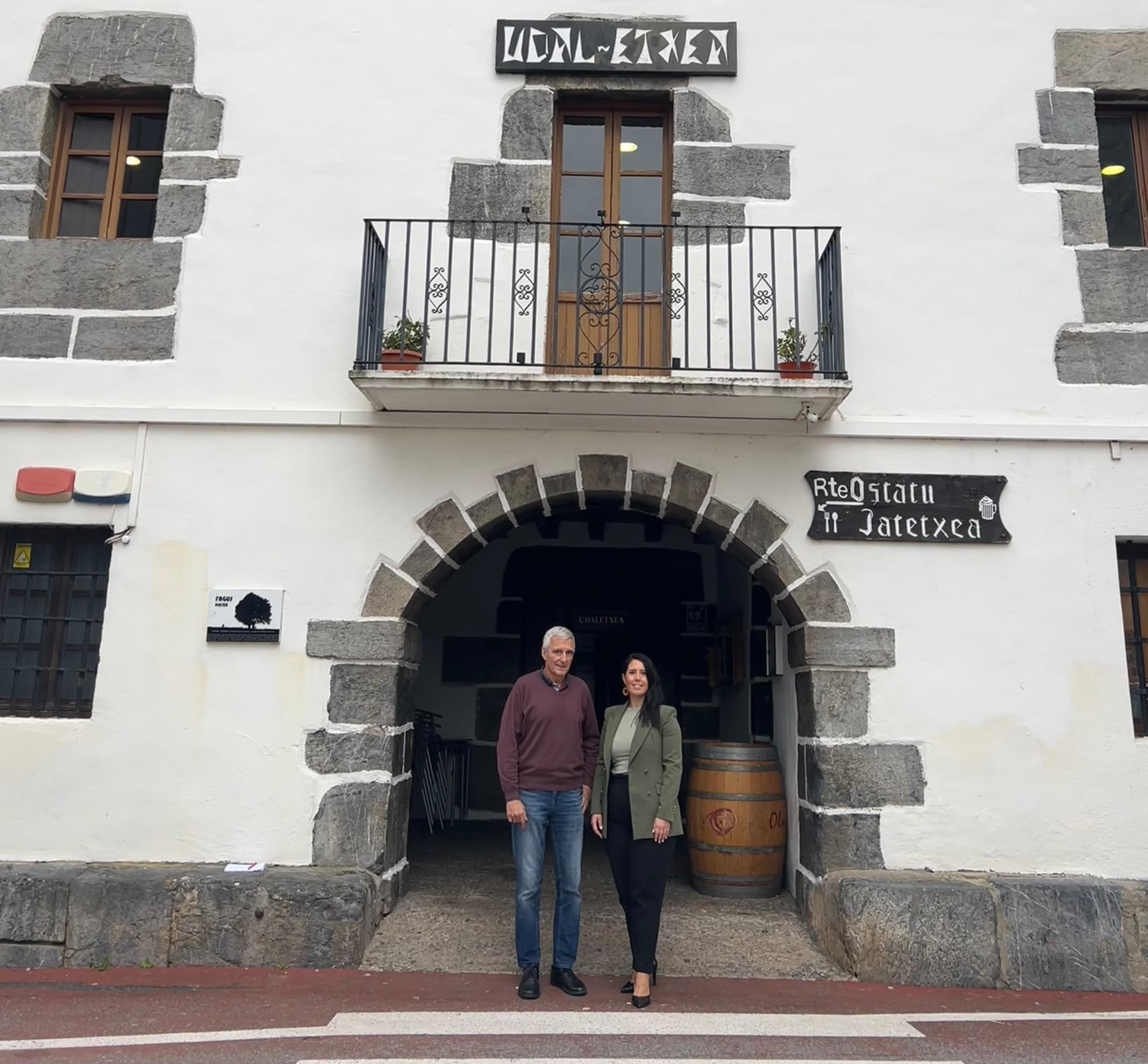 Azahara Domínguez e Iñaki Irazabalbeitia, en Alkiza