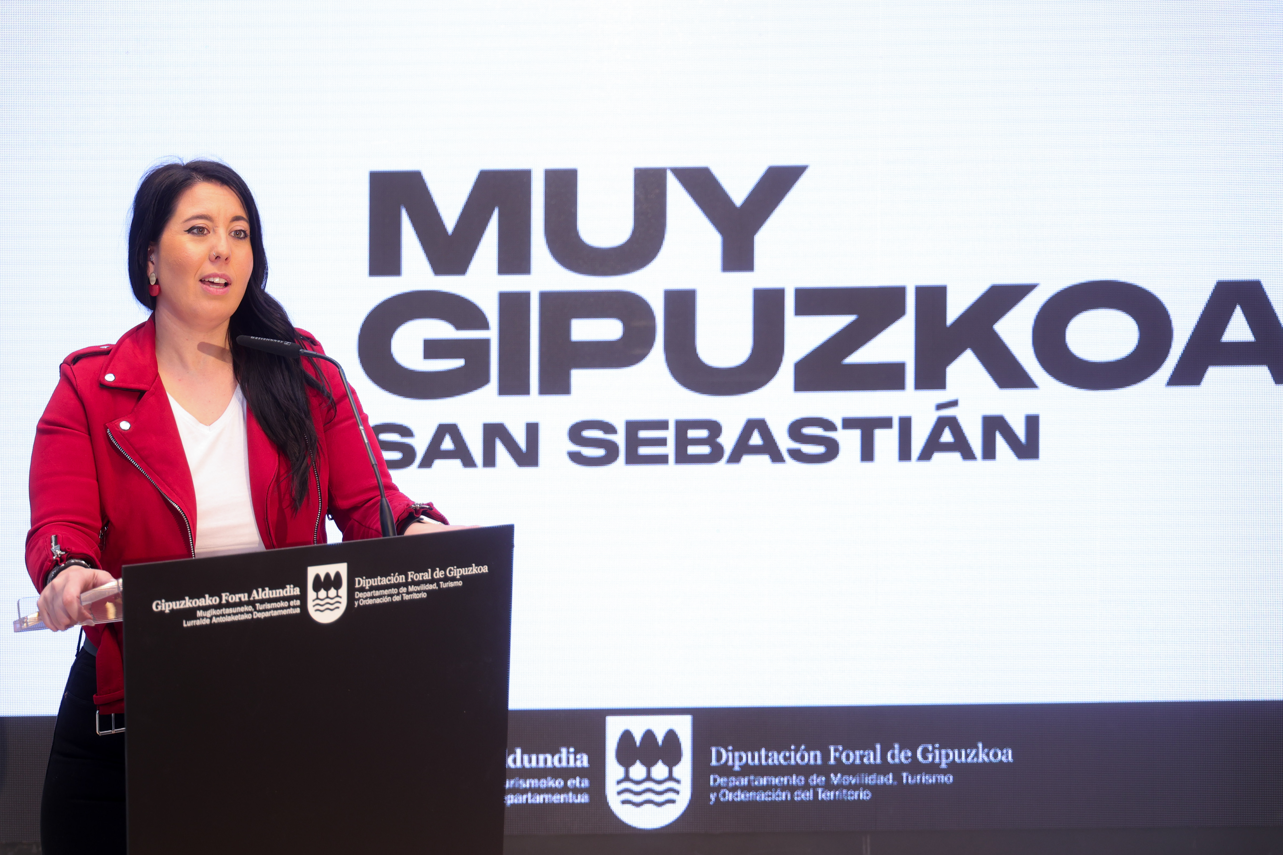 La diputada Azahara Domínguez en la presentación de la nueva marca turística.