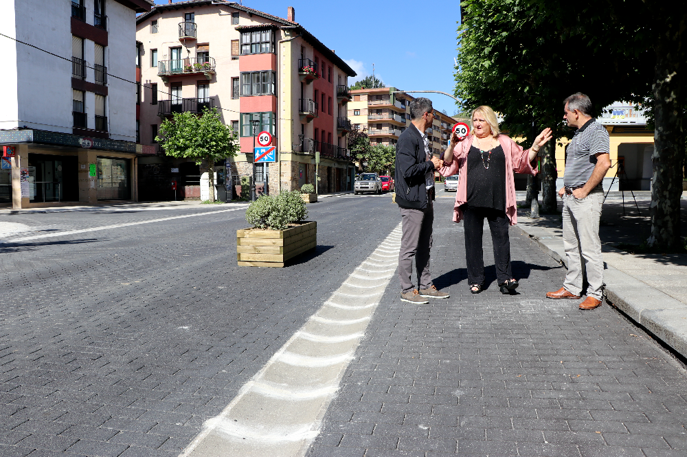 Aintzane Oiarbide, alkatearekin.