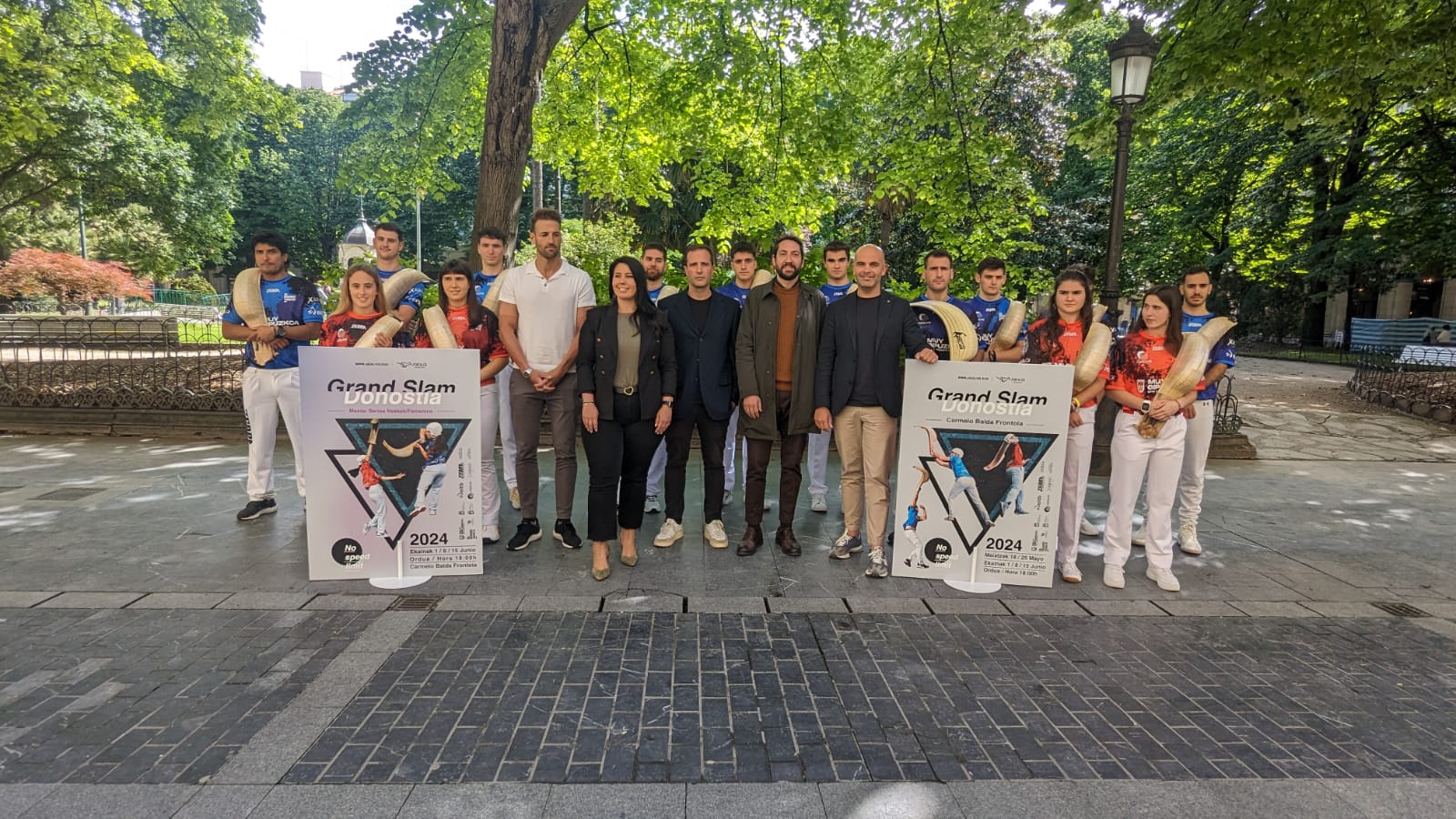 Azahara Domínguez diputatuak Donostiako Grand Slam 2024-aren aurekezpenean.