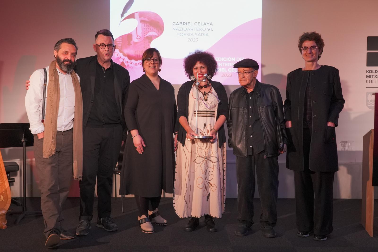 La escritora colombiana Luisa Villa recibe el VI Premio Gabriel Celaya