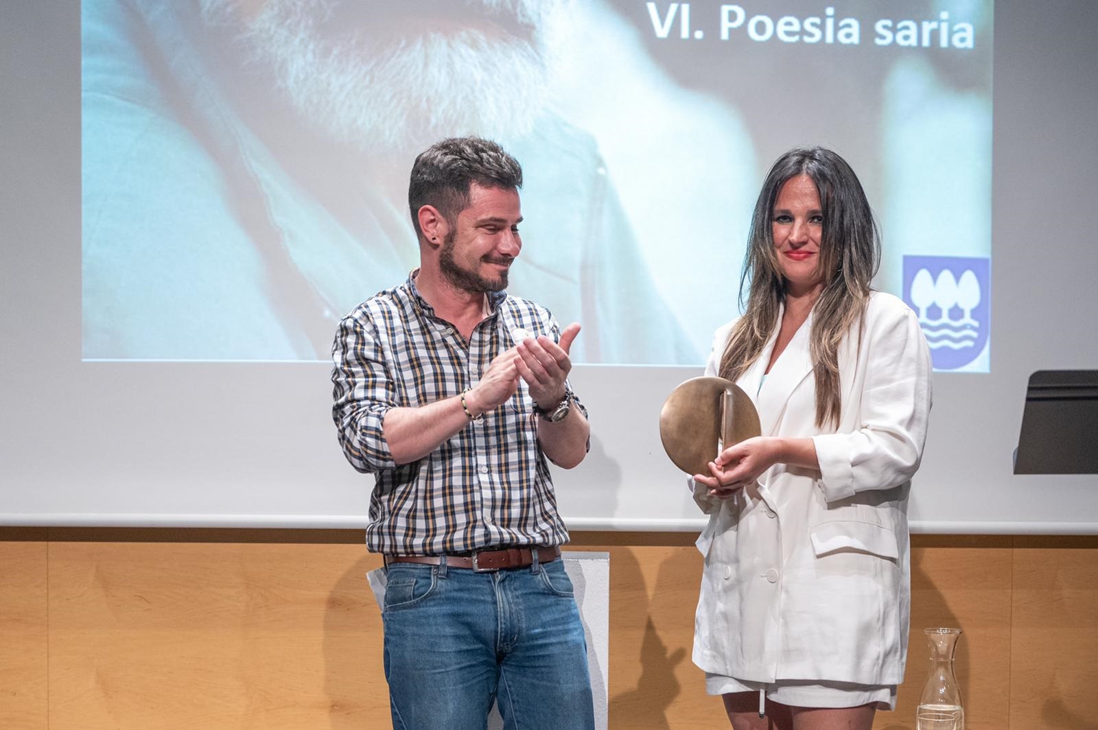 El diputado de Cultura Harkaitz Millan entrega el VI Premio Internacional de Poesía Xabier Lete a la escritora Nerea Arrien por su obra Zoonomía...