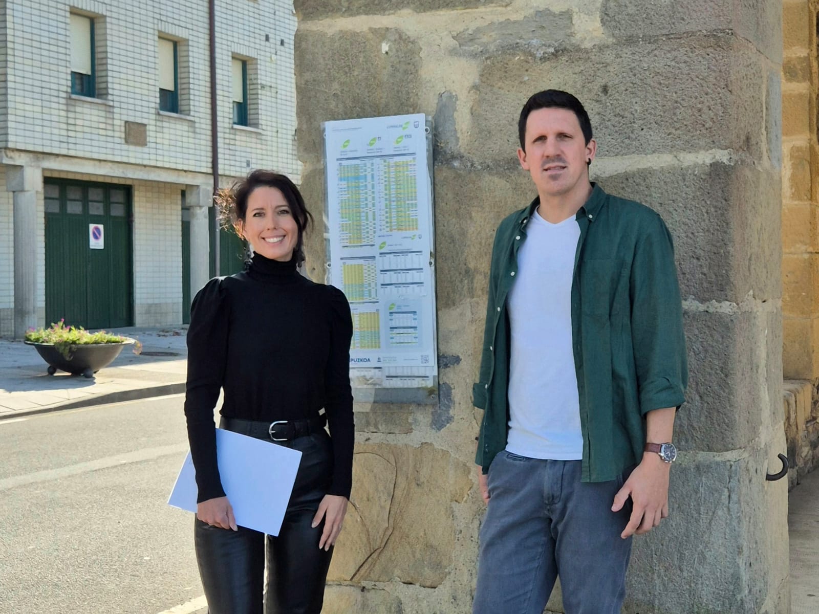 Azahara Domínguez diputatua eta Jon Ander Azpiroz Aiako alkatea