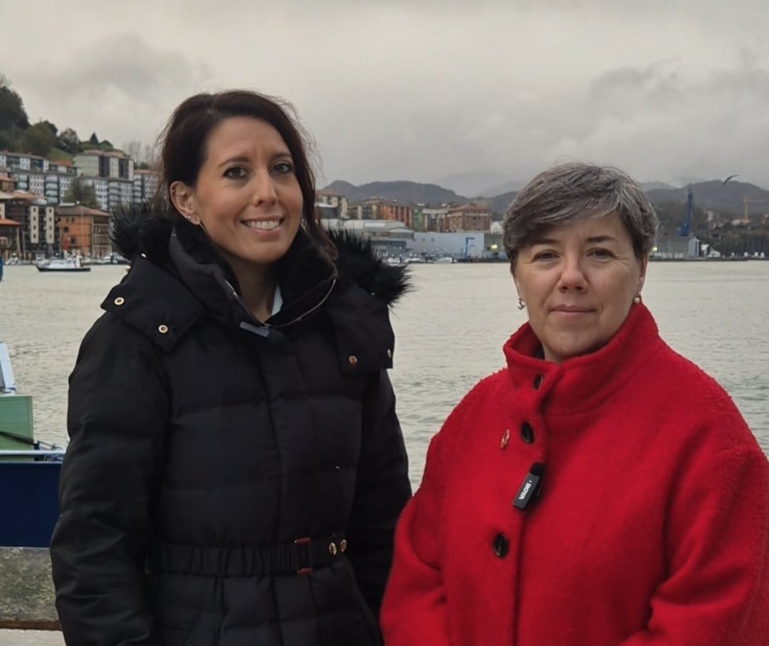 La diputada Azahara Domínguez y la directora Lore Suárez...