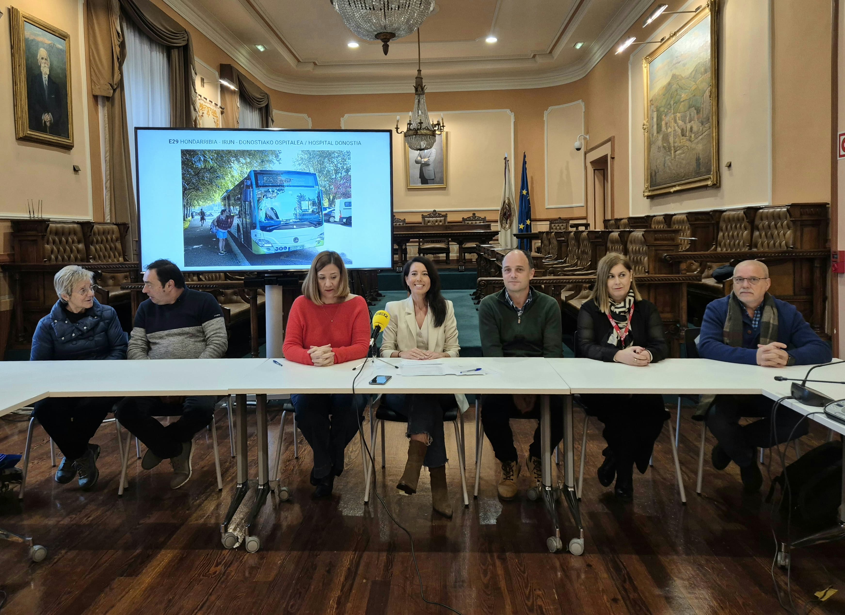 Azahara Domínguez diputatua, Cristina Laborda eta Igor Enparan alkateekin batera