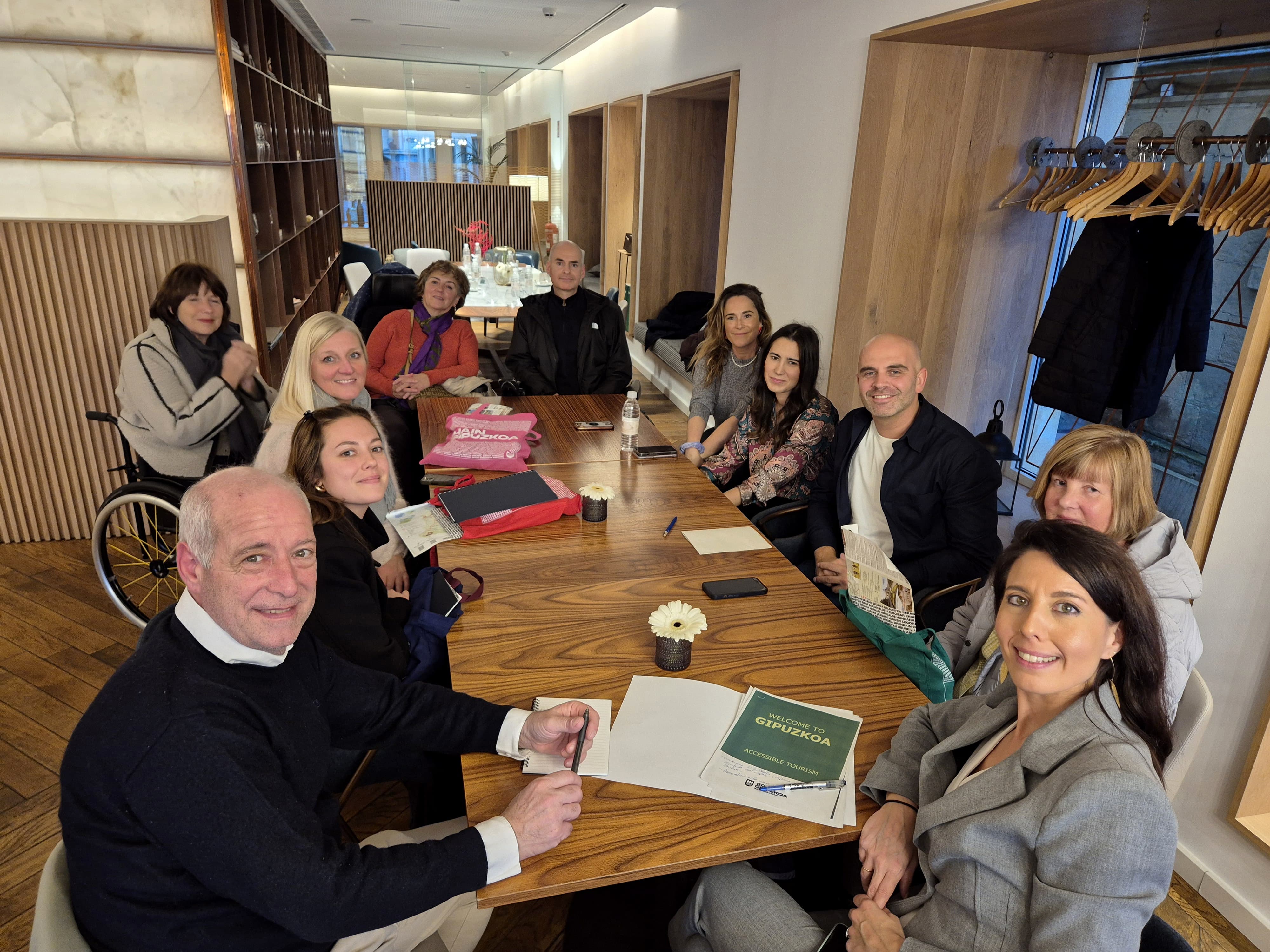 La diputada Azahara Domínguez en el encuentro que se ha llevado a cabo en torno al turismo accesible