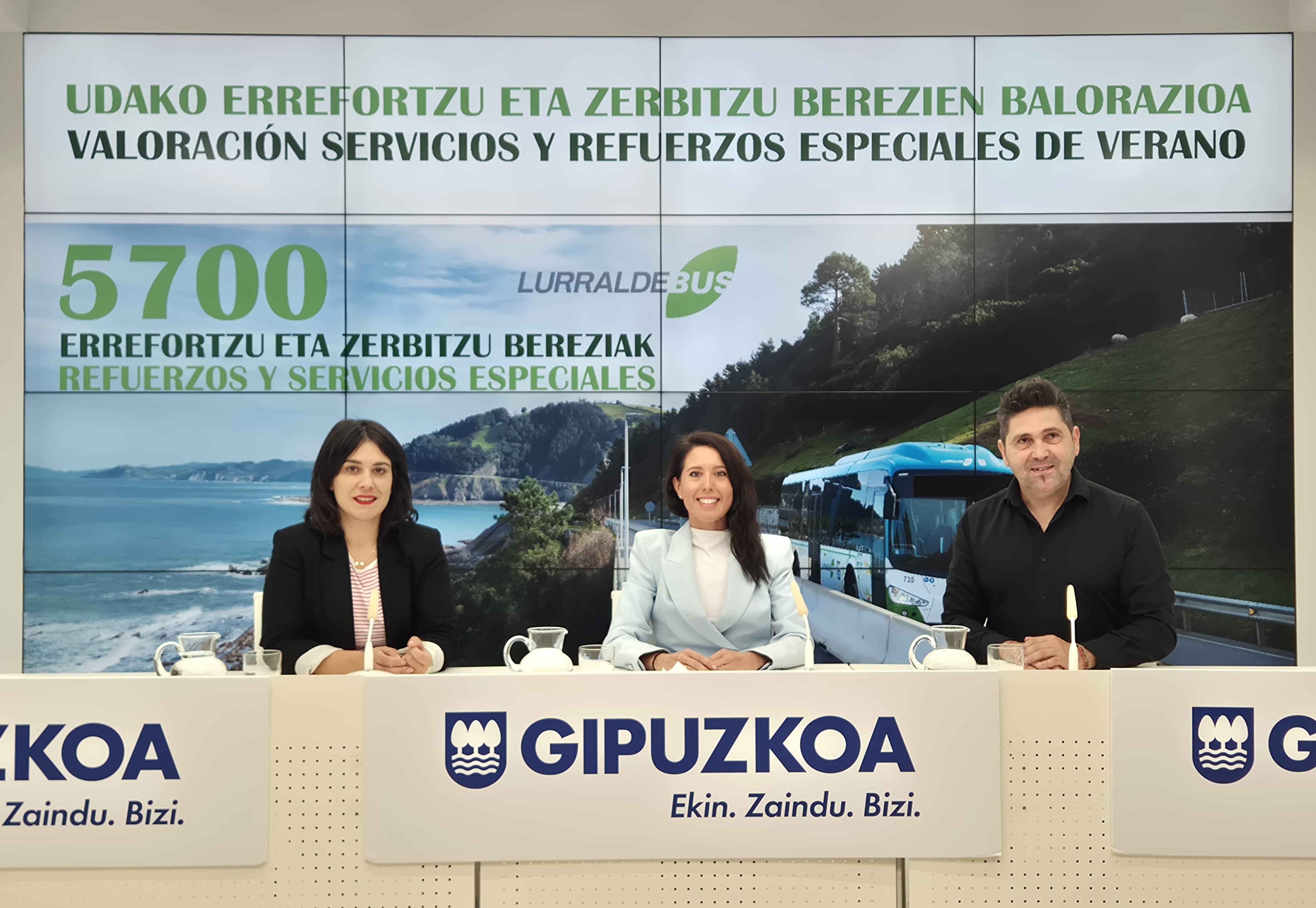 Maialen Gurrutxaga, Azahara Domínguez y Mikel Serrano