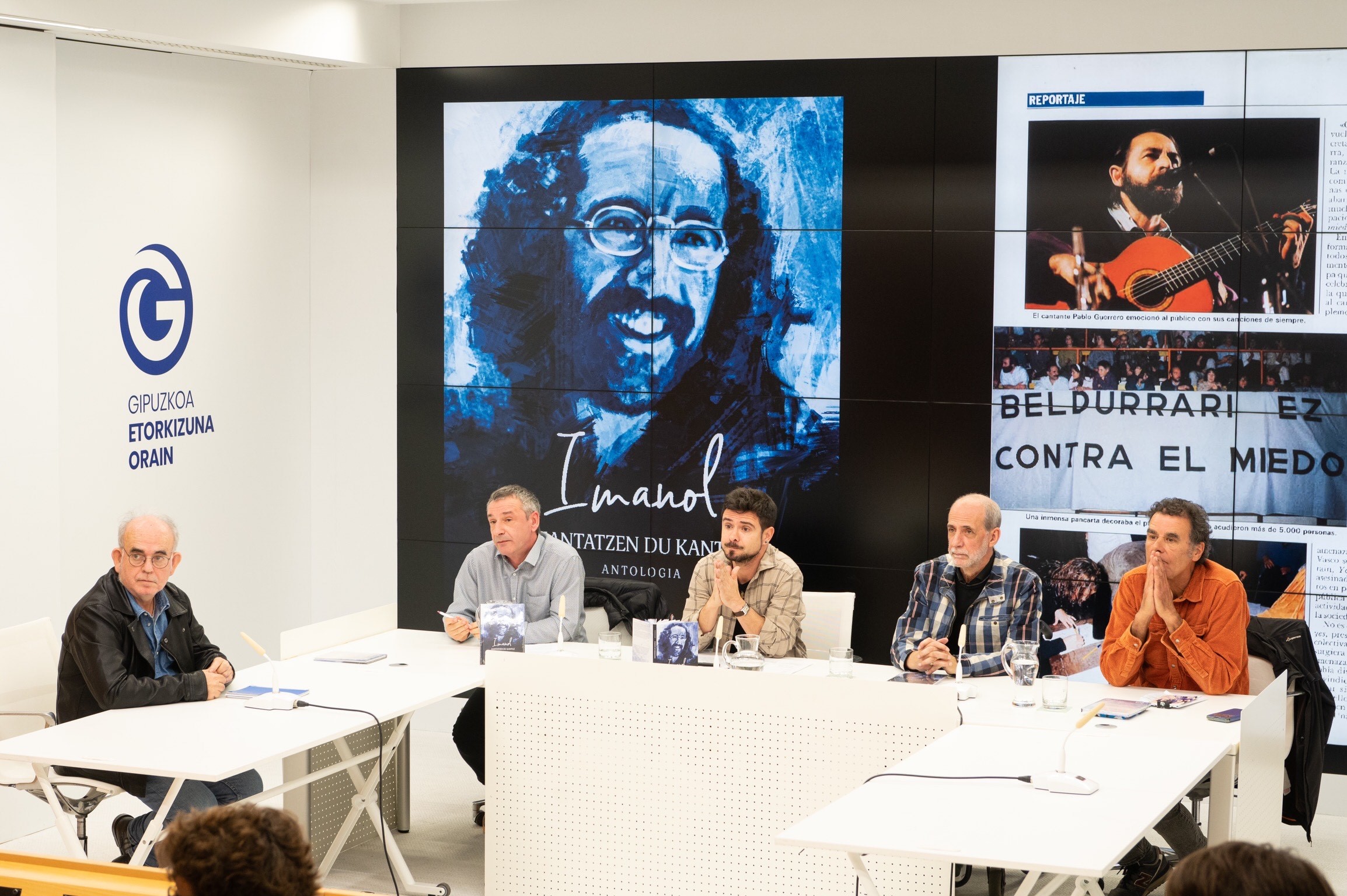El departamento de Cultura junto con Elkar ha presentado el disco-libro Imanol: Kantatzen du kantuz