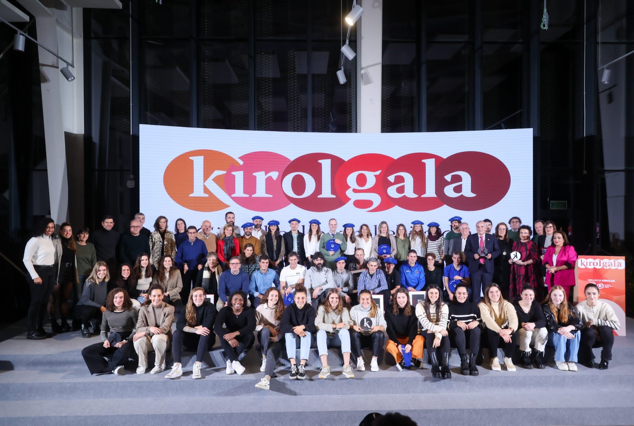 KIROLGALA 2022: las jugadoras de la Real Sociedad campeonas del Mundo sub 20 y Jokin Altuna ganan el Gipuzkoa Kirola Saria...