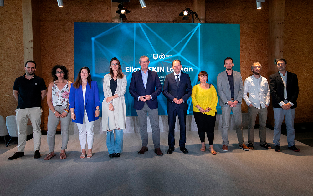 Elkar Ekin Lanean topaketa.