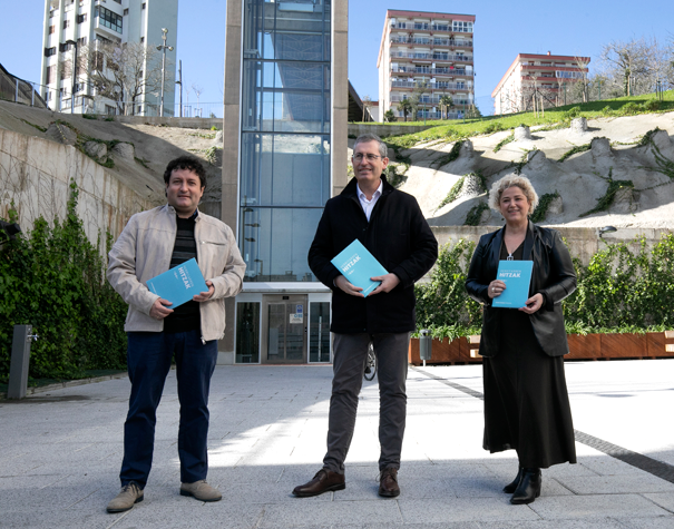 El Ayuntamiento de Zarautz y la Diputación comparten proyectos para una Gipuzkoa social, verde y competitiva...
