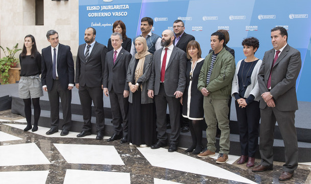 Komunitate islamikoarekin lankidetzan aritzeko batzordearen lehen bilera