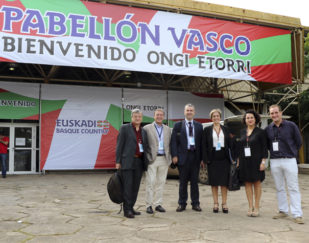 Ainhoa Aizpuru inaugura el pabellón vasco en la Feria Internacional de La Habana...
