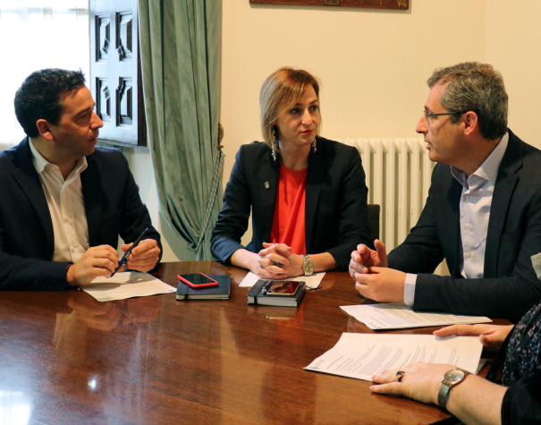 La Diputación y el Ayuntamiento de Arrasate alían sus estrategias para promocionar la economía de Debagoiena...