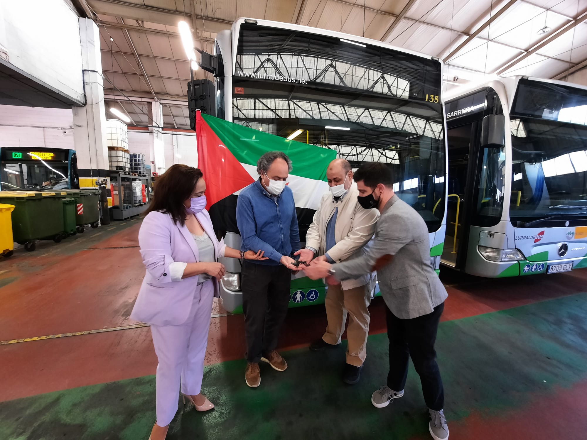 Cinco autobuses de Lurraldebus para los campamentos Saharauis
