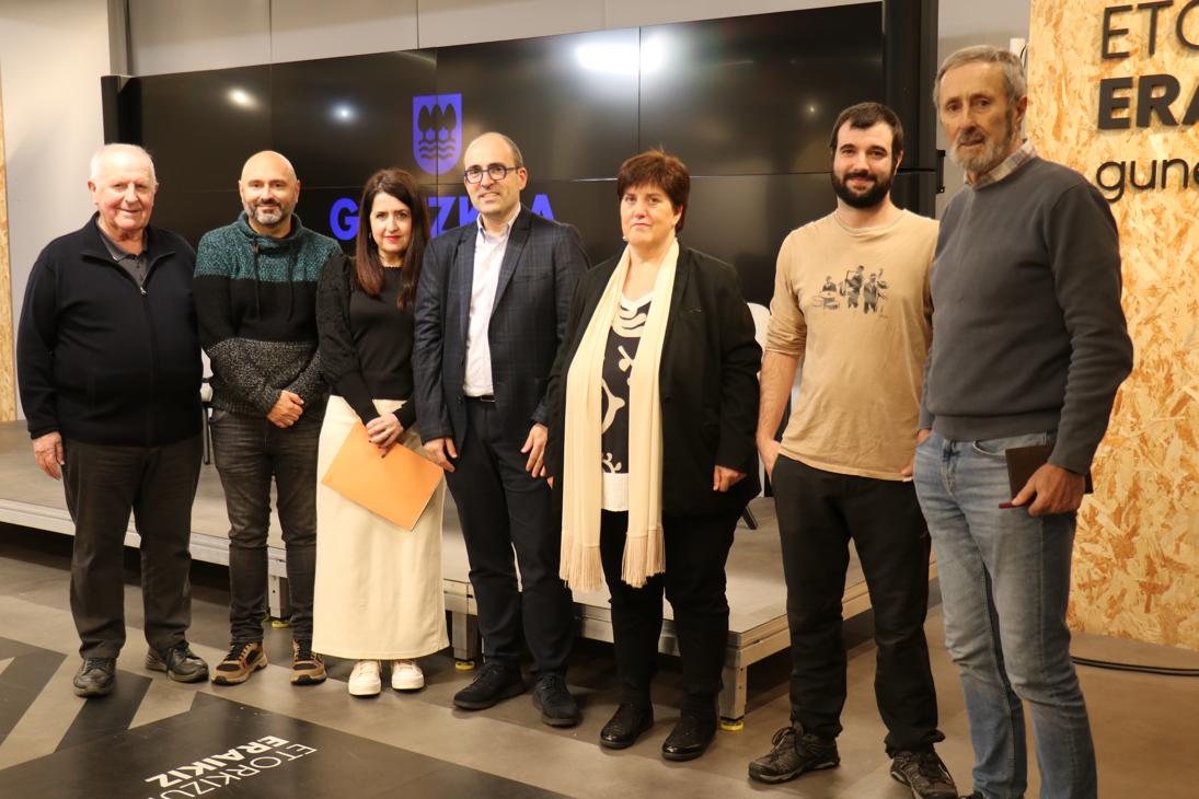 -ren irudia
 Foru Aldundiak Gipuzkoako Elizak bigarren frankismoan izan zuen papera aztertu du garaiko aditu eta lekukoekin egindako jardunaldian