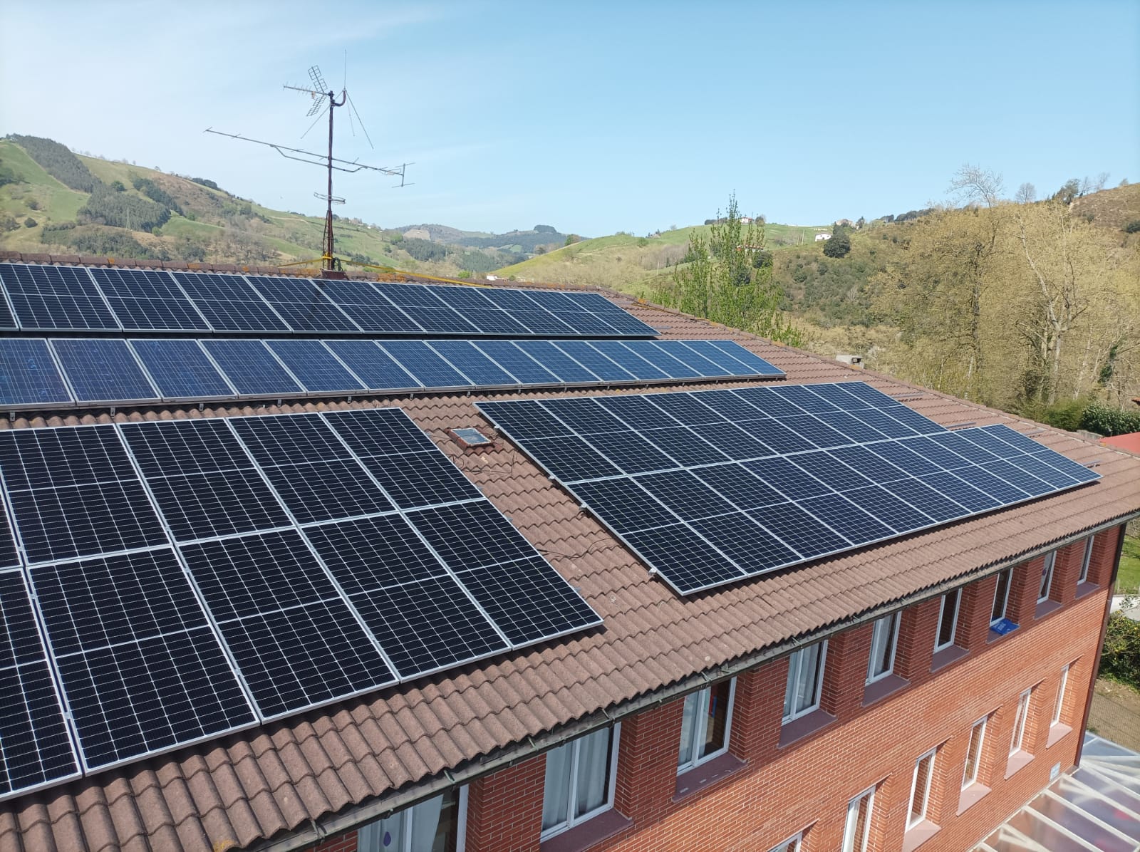 GEK Aizarnazabal: Eskolako instalazio fotovoltaikoa