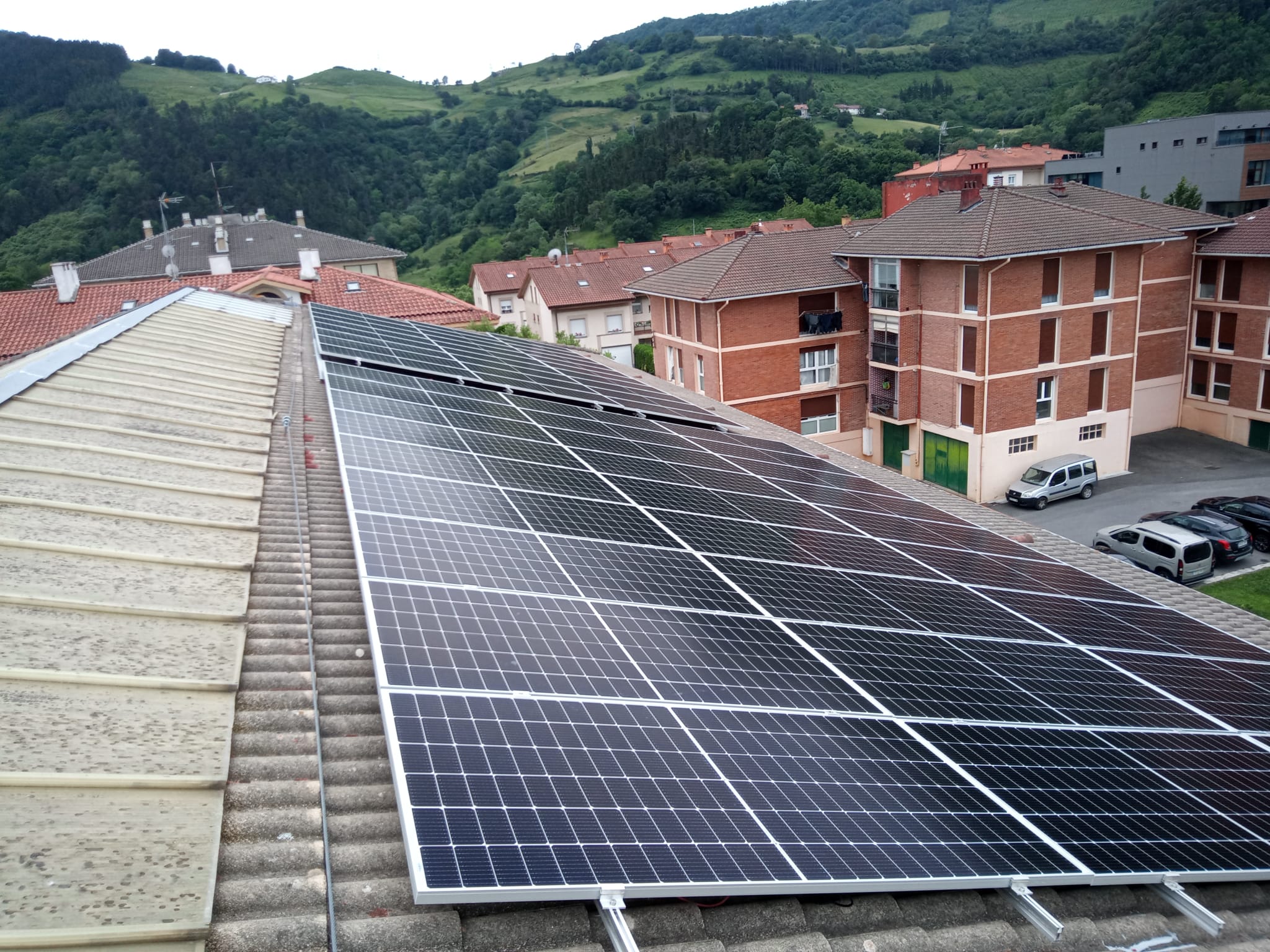 GEK Aizarnazabal: Frontoiako instalazio fotovoltaikoa
