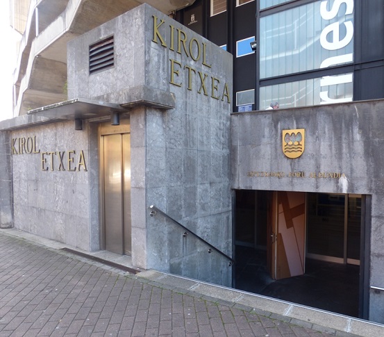 Kirol Etxea (en obras de reforma en 2018 y 2019, cerrado)