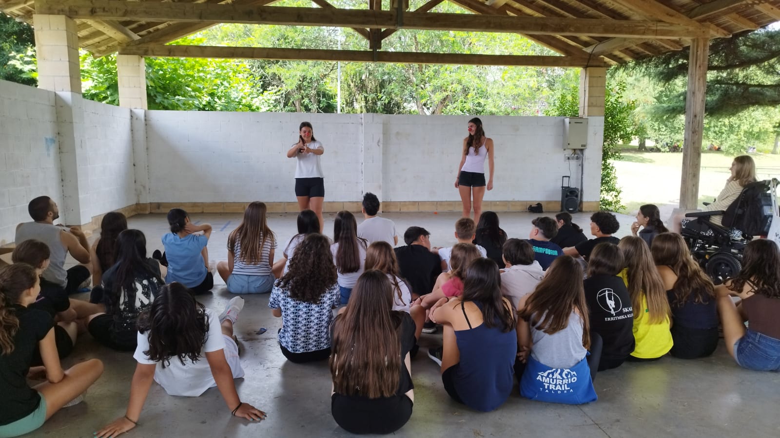 Sudur gorriak, bingo musikatua eta Joselu Anayak!