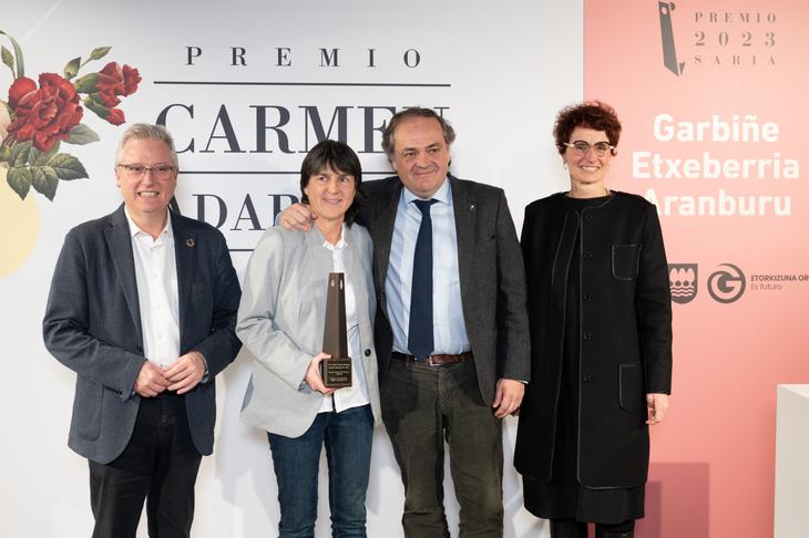 Garbiñe Etxeberria Aranburu recibe el premio Carmen Adarraga 2023