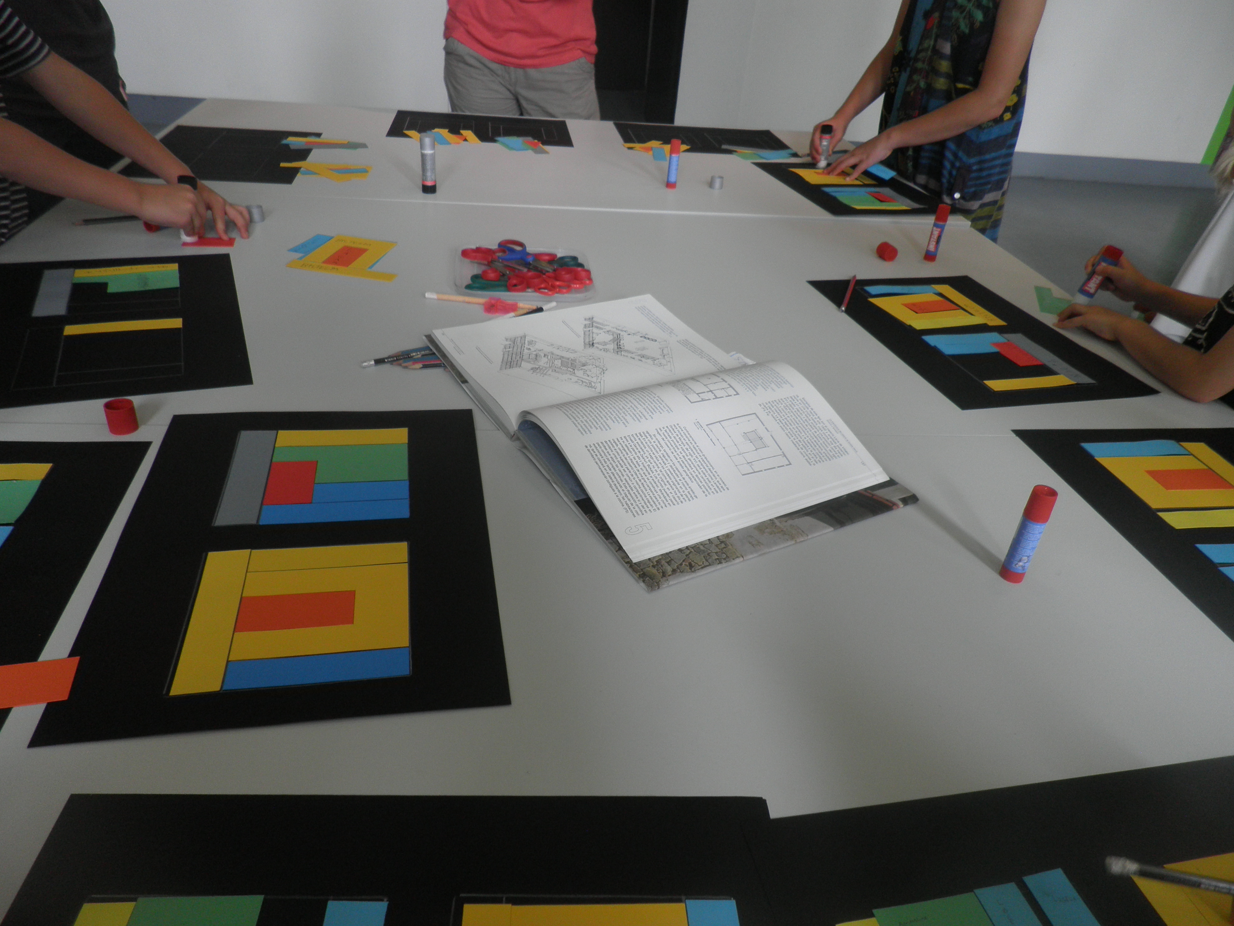 Taller familiar "Construcciones del pasado para crear el futuro" en  Igartubeiti