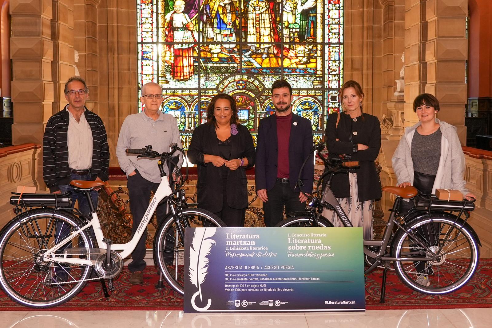 El I concurso de Literatura sobre ruedas premia la creatividad en el transporte público