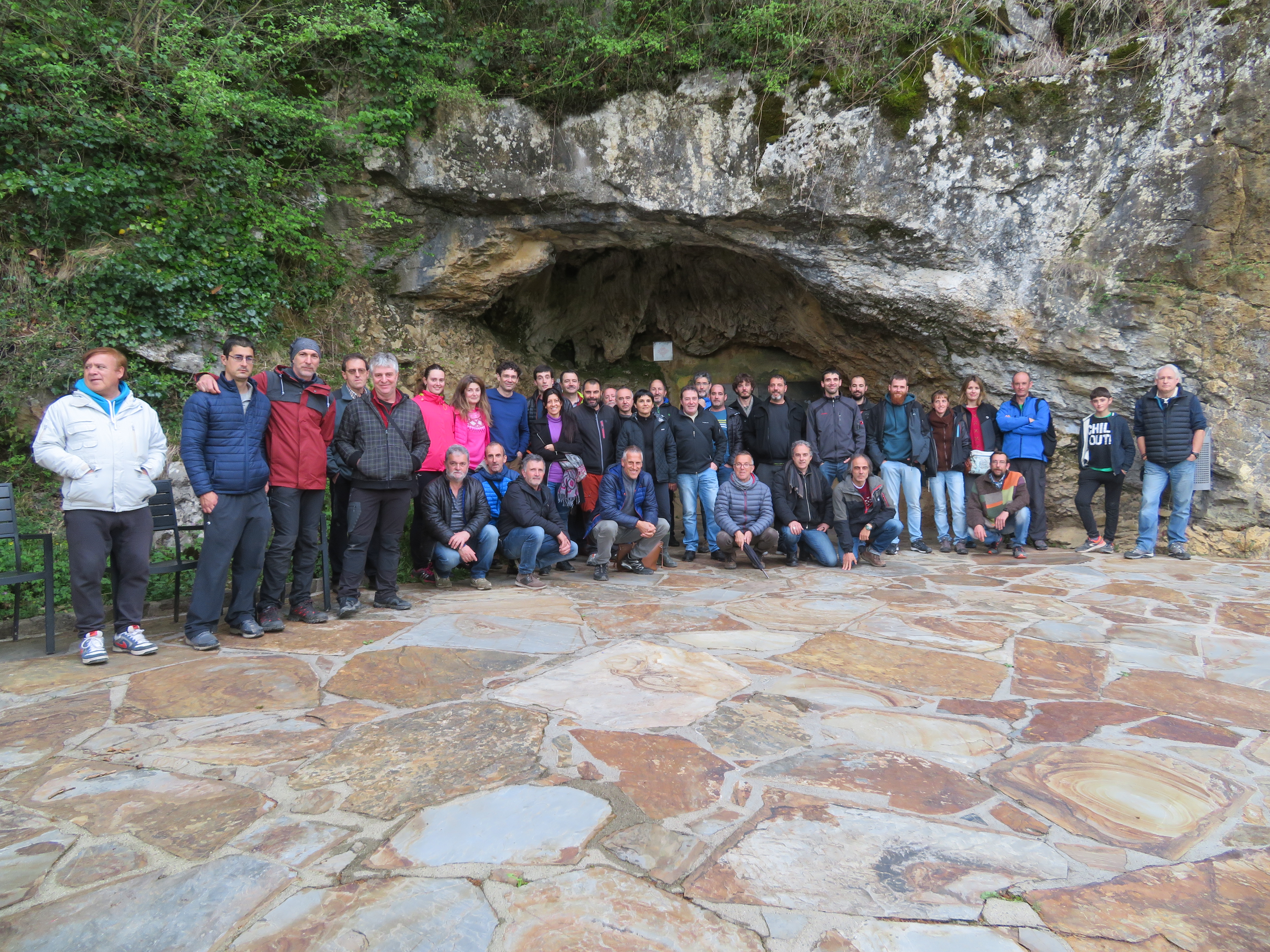 Las cuevas de Isturiz-Oxocelhaya acogieron la fase práctica del taller de Arqueología Subterránea