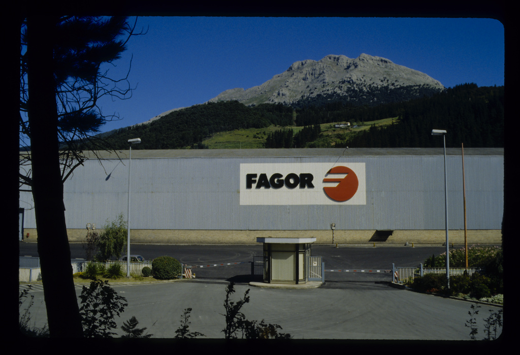 Instalaciones de Fagor Industrial en Arrasate-Mondragón 1988 (Kutxateka).