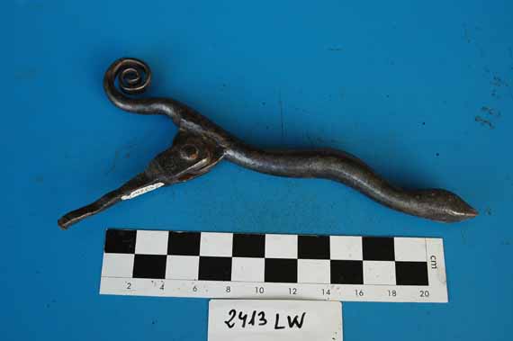 La forma de las aldabas no eran puramente ornamental, sino una manera de defender la casa